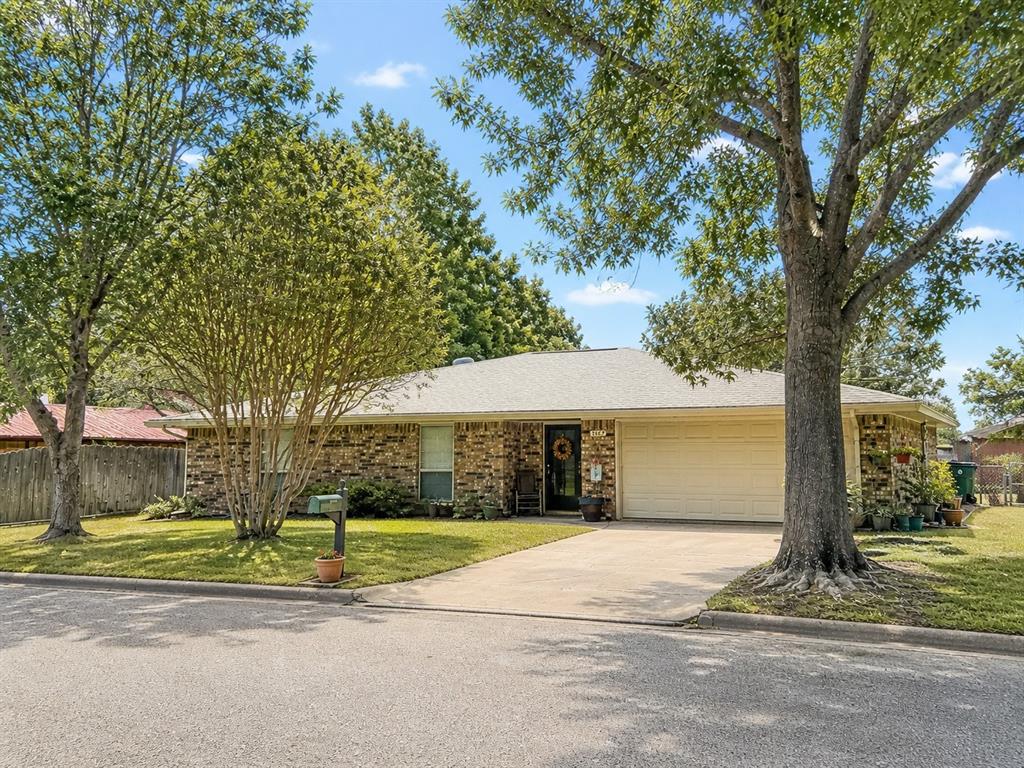 Royal Crest - Residential