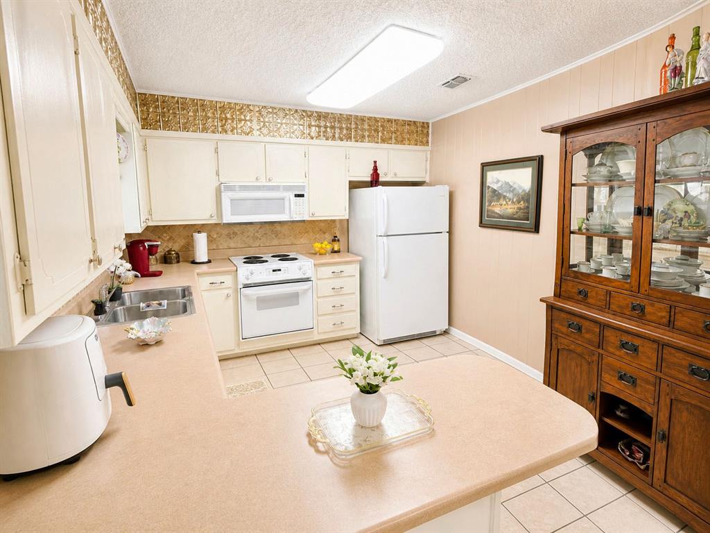Royal Crest - Residential