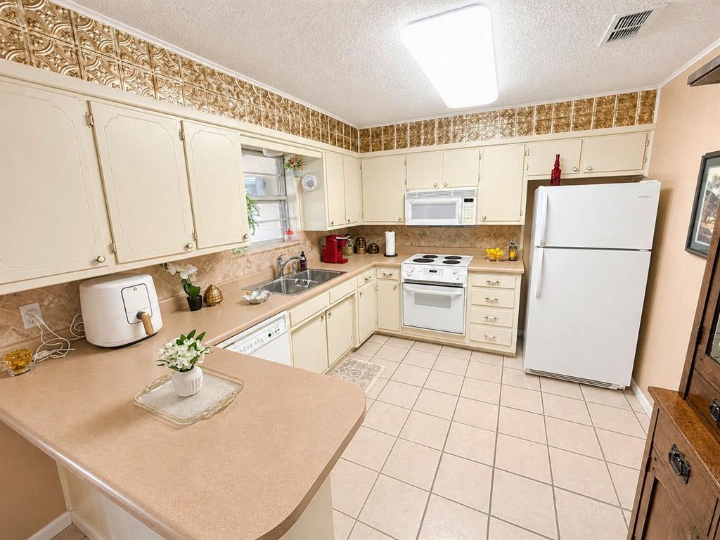 Royal Crest - Residential