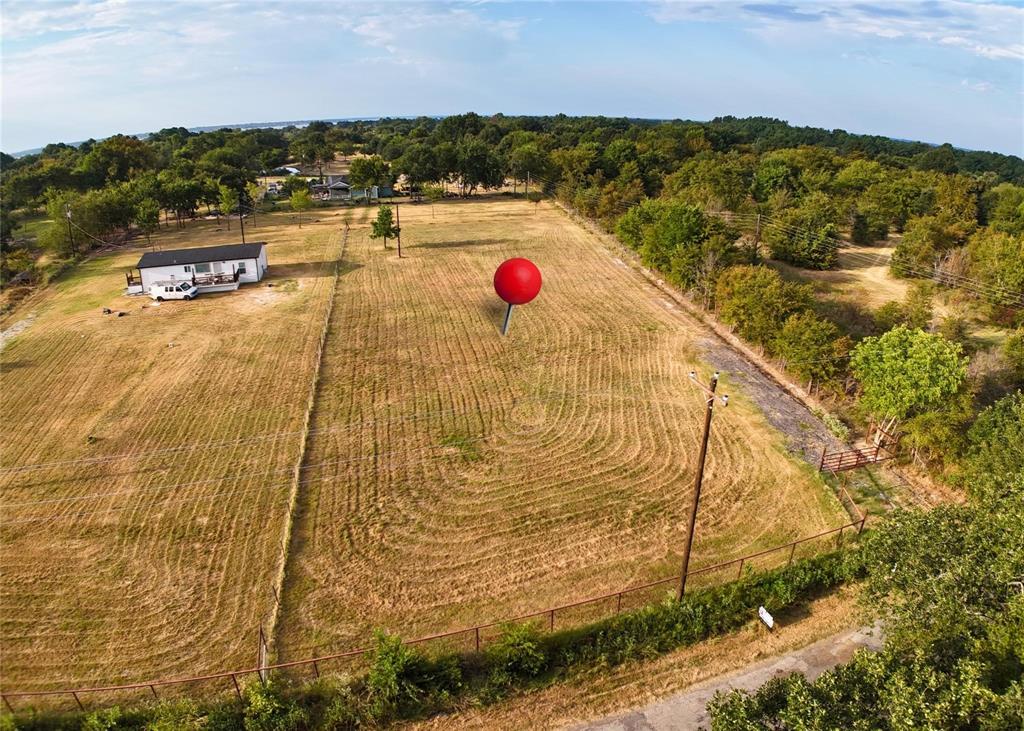 Build Your Dream Home in Mabank! This cleared and fully fenced 1-acre lot in Mabank, TX, is ready for your vision! Just
minutes from beautiful Cedar Creek Lake, this property is perfect for building your dream home or placing your favorite
mobile home. Enjoy the tranquility of lake life while being just an hour’s drive from downtown Dallas. This is an ideal
opportunity for those looking to escape the hustle and bustle while still being conveniently close to city amenities. Don’t
miss your chance to create the perfect getaway!