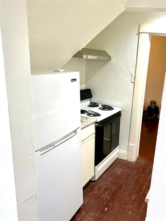Russell Realty Co - Residential Lease