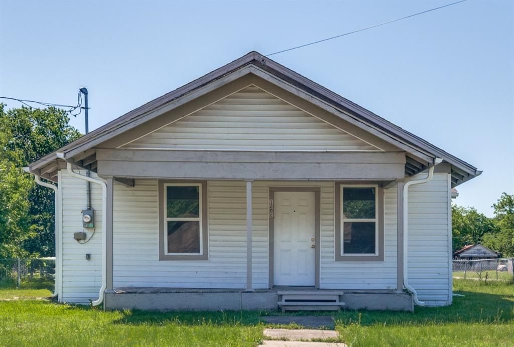 Tucked away on the edge of town, this charming cottage offers the perfect blend of small-town comfort, open surroundings, and move-in-ready convenience. Situated on a spacious corner lot in Corsicana, this home has been thoughtfully refreshed and is ready for its next owner to move right in and enjoy. With open spaces nearby and less congestion than many in-town locations, the setting gives the property a relaxed feel while still being conveniently close to everything you need.

Step inside and you’ll find a warm, inviting interior with good-sized rooms and a layout that feels surprisingly spacious for a home in this price range. The living area is comfortable and welcoming, offering plenty of room to relax or entertain. The nicely updated kitchen provides abundant cabinet and counter space along with a clean, functional design that makes daily living easy. The bathroom has also been tastefully improved, creating a fresh and comfortable space with a practical layout.

The oversized corner lot offers additional breathing room outside, with space for gardening, pets, recreation, or future possibilities. Whether you enjoy sitting outside in the evenings, hosting family gatherings, or simply appreciate having a little extra elbow room, this property delivers. The corner location also provides excellent accessibility and added curb appeal.

Convenient access to Interstate 45 makes commuting to Dallas or traveling throughout the area simple, while still allowing you to enjoy the slower pace and affordability that make Corsicana such an attractive place to live. From first-time buyers to downsizers or investors looking for a solid value, this property checks a lot of boxes.

Cute, comfortable, affordable, and move-in ready, this is simply a lot of house for the price.