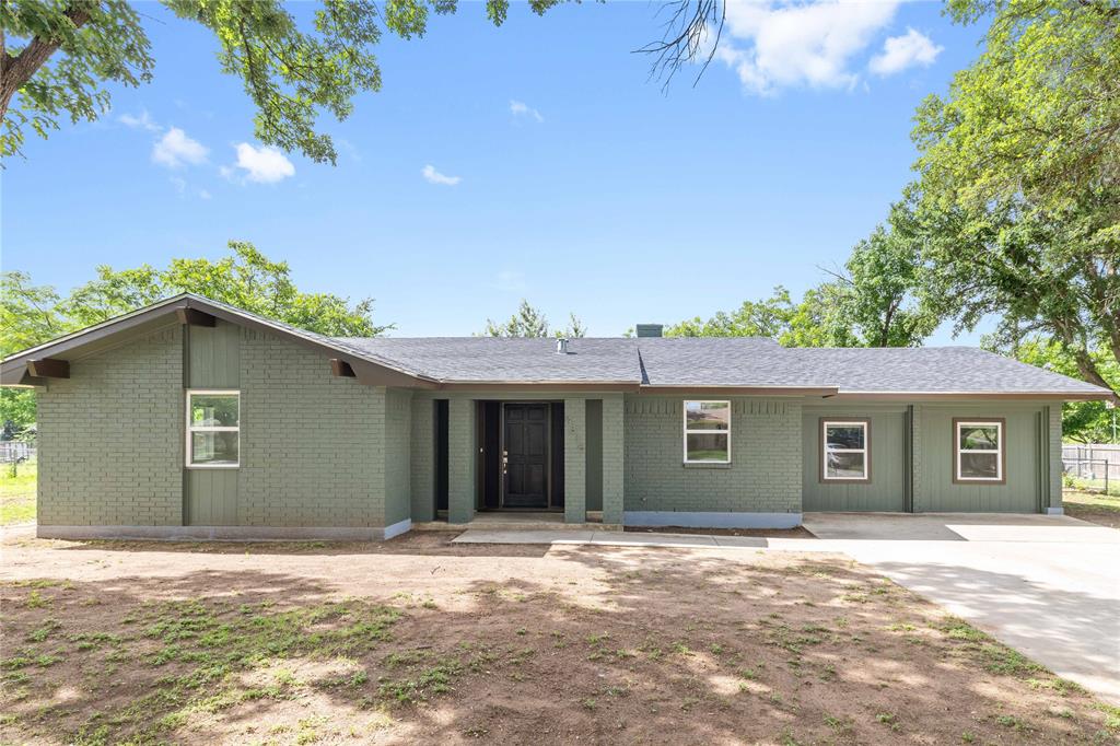Welcome to 4315 Woodland Park Drive in Brownwood, Texas! Located in the highly sought-after Woodland Heights School District, this beautifully remodeled 3-bedroom, 2-bath home offers the perfect combination of modern updates and comfortable living.
Inside, you'll find a completely renovated interior, featuring fresh finishes throughout and two spacious living areas.  The extra living space creates plenty of room for entertaining, relaxing, or creating a dedicated game room, office, or second family space. The functional floor plan is designed to accommodate a variety of lifestyles while maintaining a warm and inviting atmosphere.
Situated on a large 0.40-acre residential lot, the property offers ample outdoor space for kids, pets, gardening, or future additions. A brand-new roof provides peace of mind and adds to the home's long-term value.
Whether you're looking for extra space, updated finishes, or a great location close to schools and amenities, this move-in-ready home checks all the boxes. Don't miss your opportunity to own this beautifully remodeled property in one of Brownwood's most desirable neighborhoods.