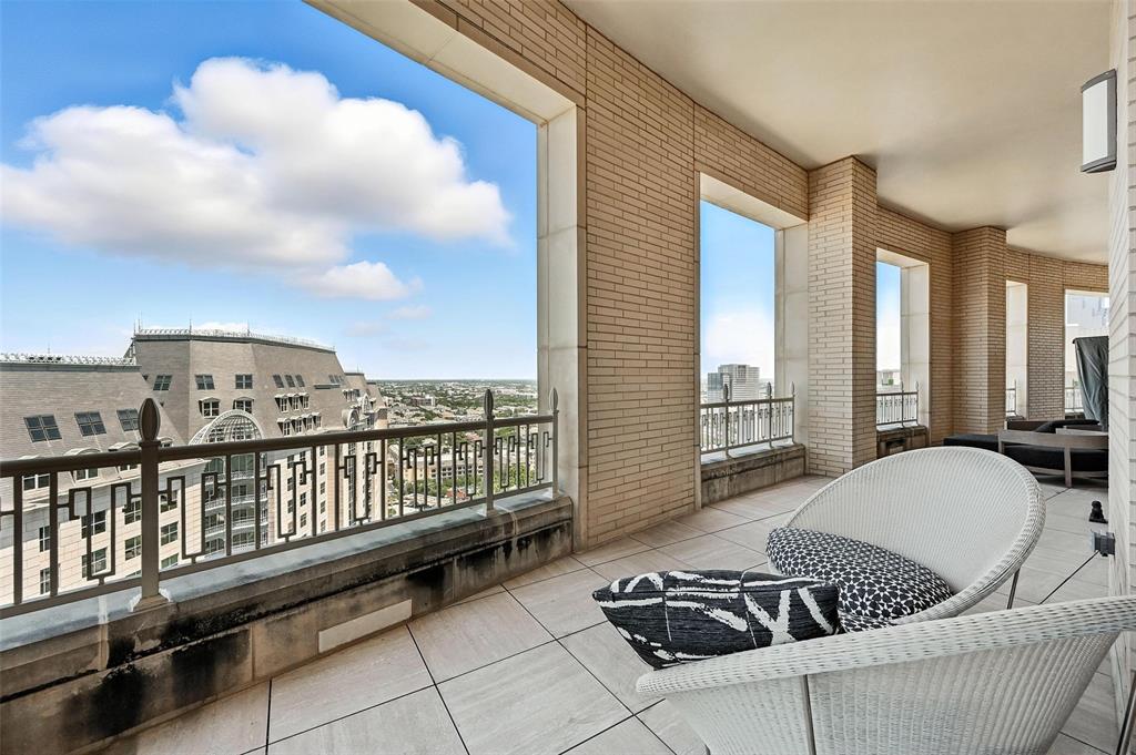 Tower & Regency Row Residence Condo - Residential