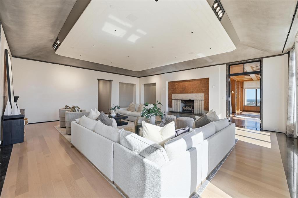 Tower & Regency Row Residence Condo - Residential