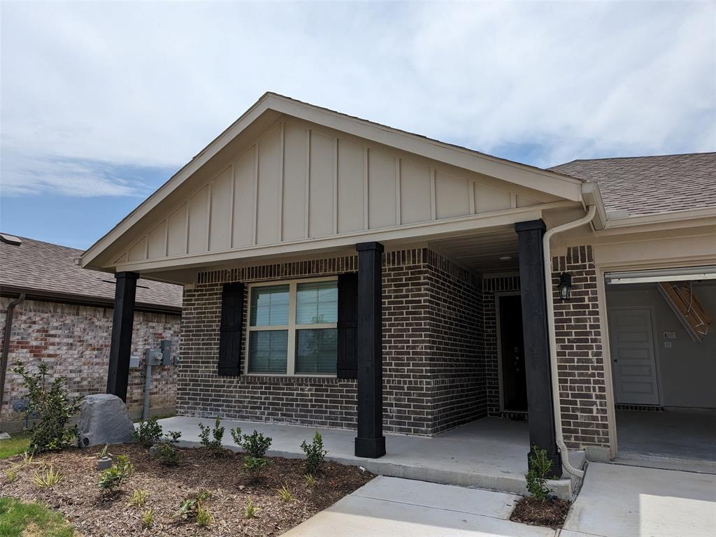 Stark Farms, Phase 2, Blk R, Lot 5 - Residential Lease