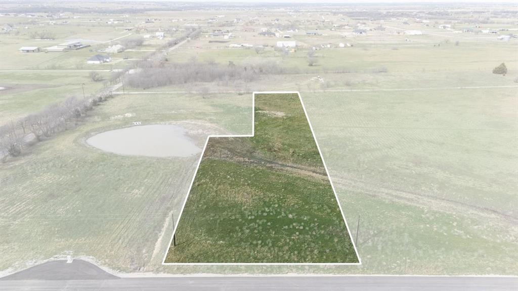 Build your dream home in a new Quail Creek subdivision. Bring your own builder. No timeline to build. Slight restrictions are in place to protect values of the subdivision. New well and aerobic septic will be required. Great, quiet location with the most beautiful sunsets. There are no gas lines on the property.