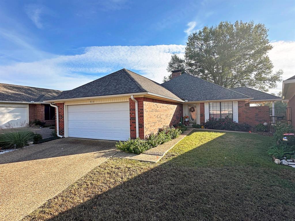 This spacious patio home has plenty of amenities including a large living area, formal dining, large kitchen with island, den and breakfast area off of the kitchen with a wbfp, tile and laminate wood flooring, plantation shutters, walk-in closets and extra storage in the garage.  Outdoor amenities include a covered back patio, flagstone walkway and an additional outside storage building.
