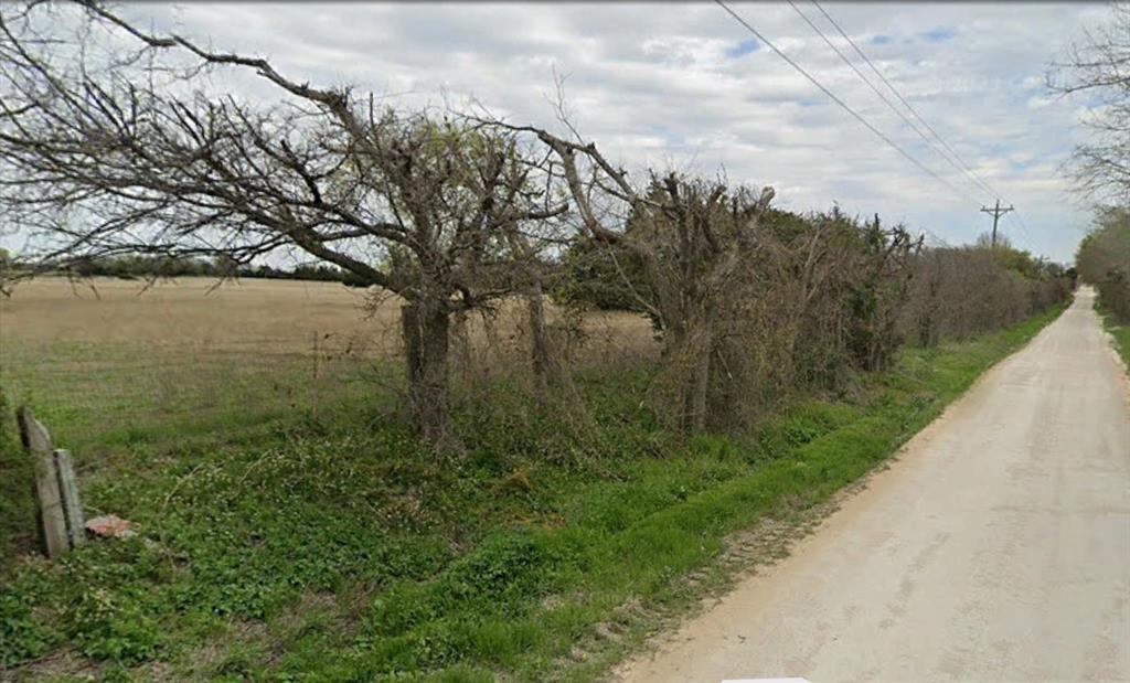 Great opportunity for a beautiful new country home site. Very wide lot with approx 469 ft of frontage. Land is mostly cleared and a recent water line installed on Pluto Rd. MUST SEE DRONE VIDEO AVAILABLE on youtube AT TXLANDDLR1776
Don't miss this well priced parcel.