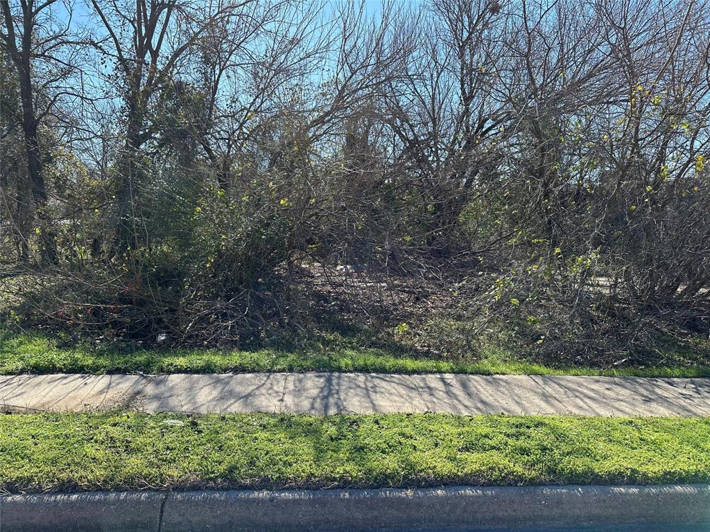 Nice residential lot minutes away from Downtown Fort Worth, great investment opportunity.