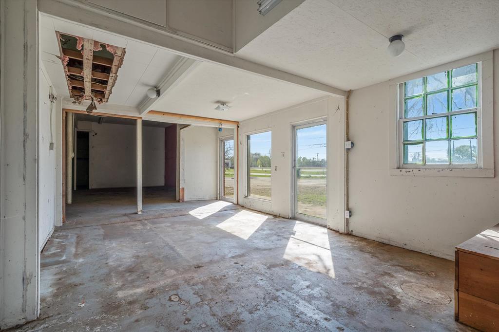 Grand Saline - Commercial Sale