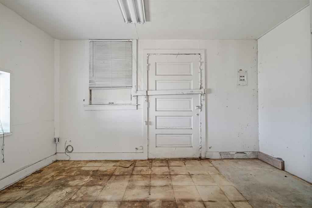 Grand Saline - Commercial Sale