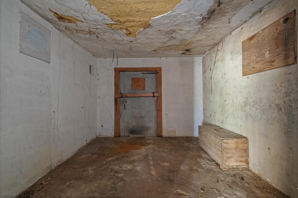 Grand Saline - Commercial Sale