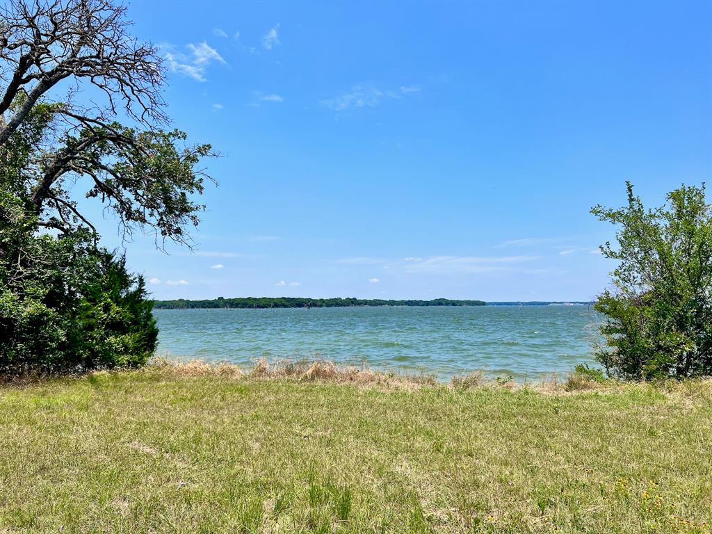 Beautiful Lot in Lakeside Subdivision! This el Barco lot features over 100 feet of shoreline, open water views, and a great landing pad for your dream house plans! Take advantage of the .75 acre building size to spread out, build a wrap-around porch for sipping coffee and watching the sunrise over the lake horizon or build up for ultimate lake views. Vista Ridge is a hidden gem of a subdivision on Richland Chambers Lake that offers paved roads, a private boat ramp and a convenient location off of US HWY 287! You won't want to miss out on this waterfront lot!