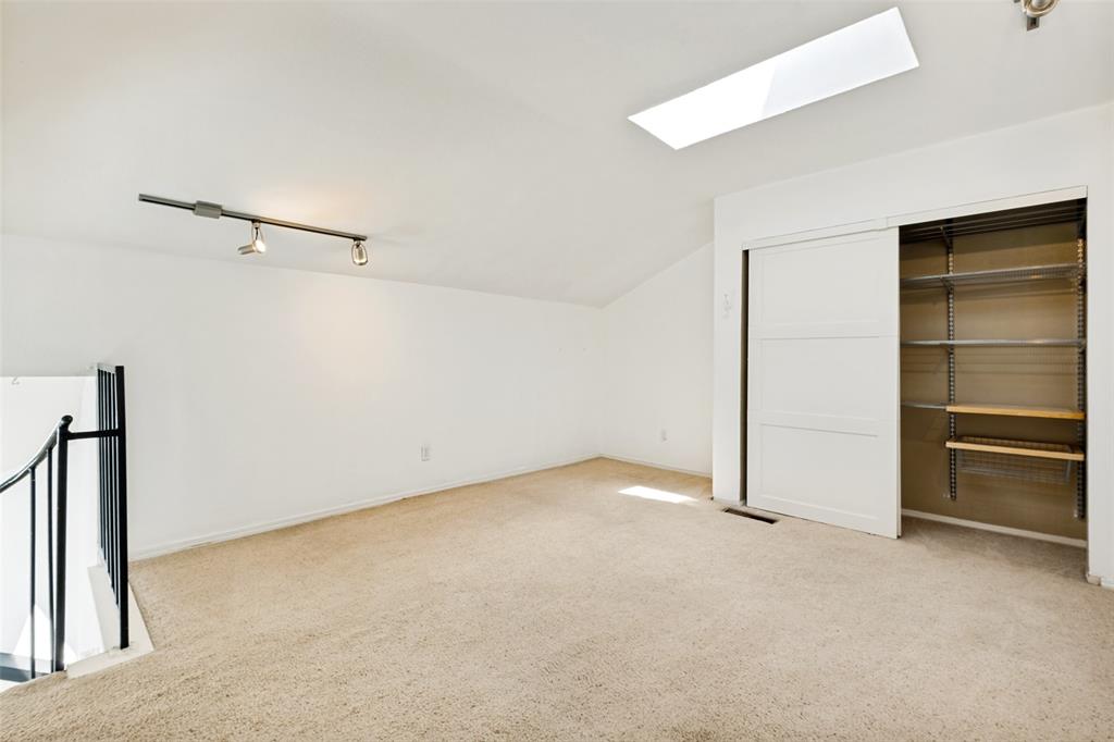 Oaks Of Lakewood Condo - Residential