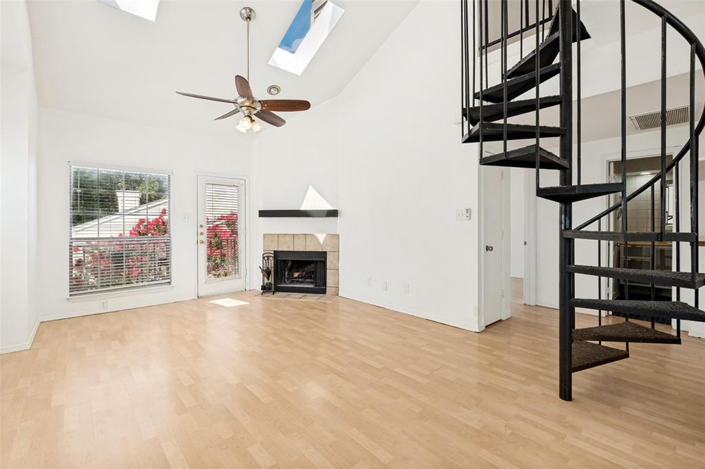 Oaks Of Lakewood Condo - Residential