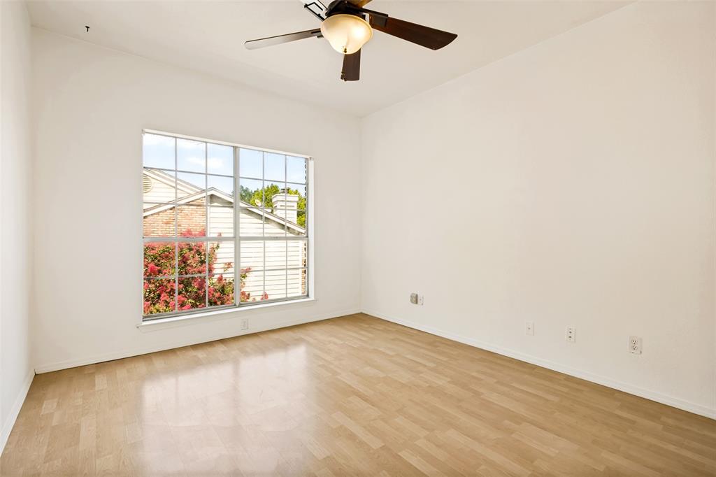 Oaks Of Lakewood Condo - Residential