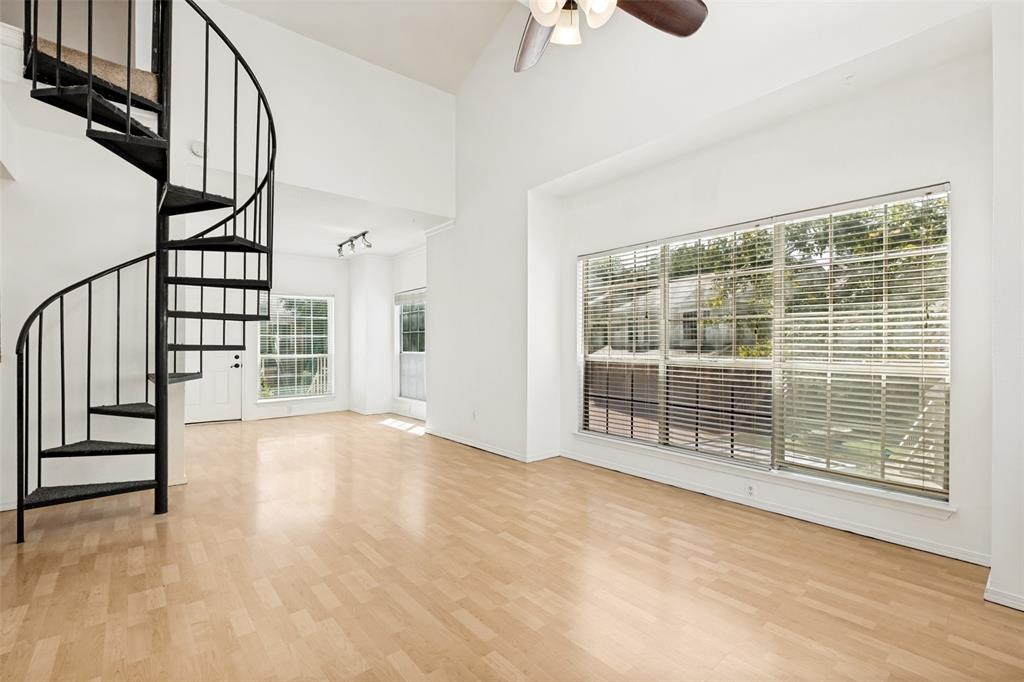 Oaks Of Lakewood Condo - Residential