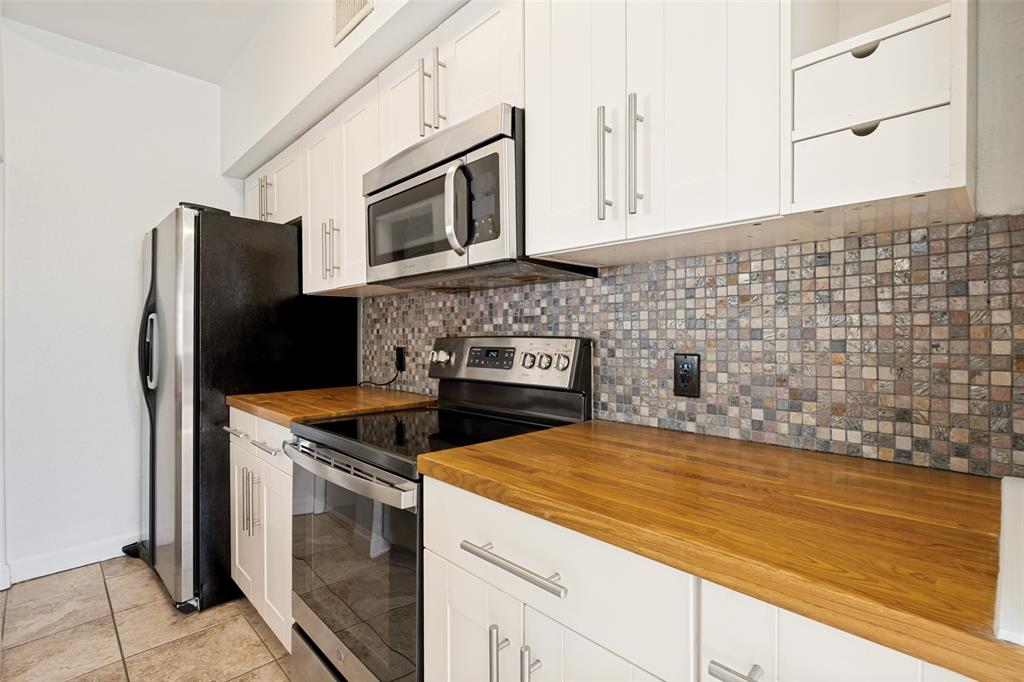 Oaks Of Lakewood Condo - Residential