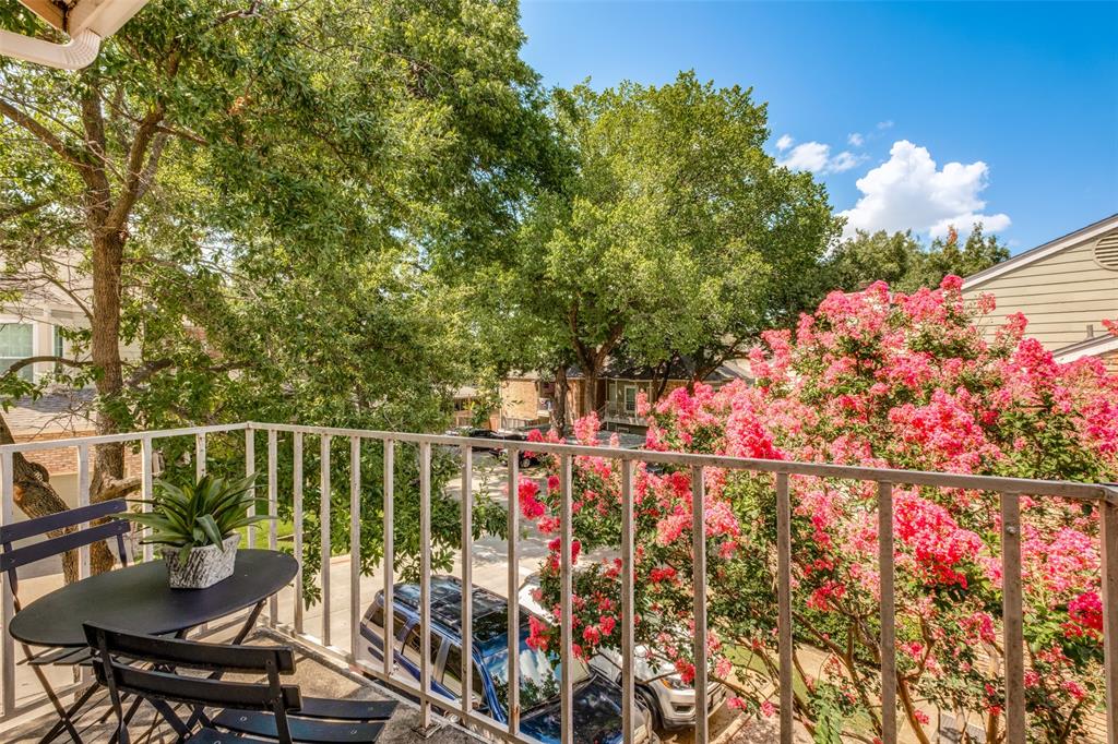 Oaks Of Lakewood Condo - Residential