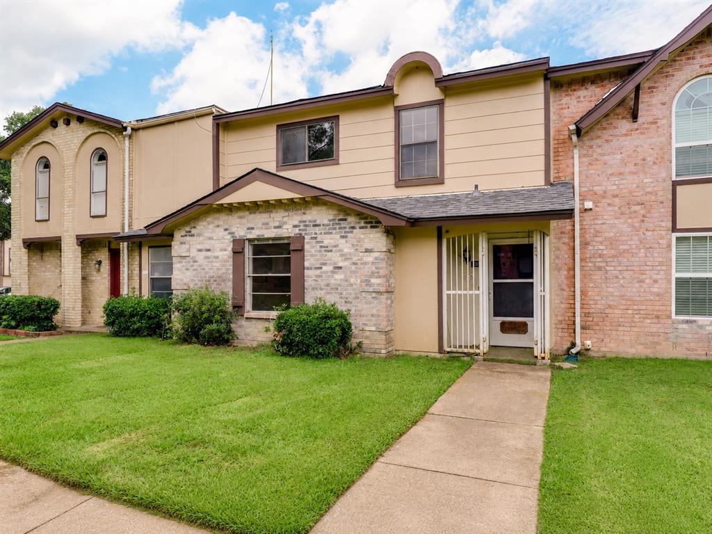 Move-in ready 3 Bedroom, 2 Bath Townhome in the heart of Arlington. 5 minute drive to AT&T Stadium, and 7 minute drive to I-30.  New Class 4 shingled roof, new water heater, and updated bathrooms.  

Master bedroom is on the 1st floor, and 2 guest bedrooms are 2nd floor.

2 dedicated covered parking spaces, and a big shed.  Covered private yard.

The HOA maintains the yard, and has in-ground sprinklers.

Walking distance to shopping, food, and entertainment.