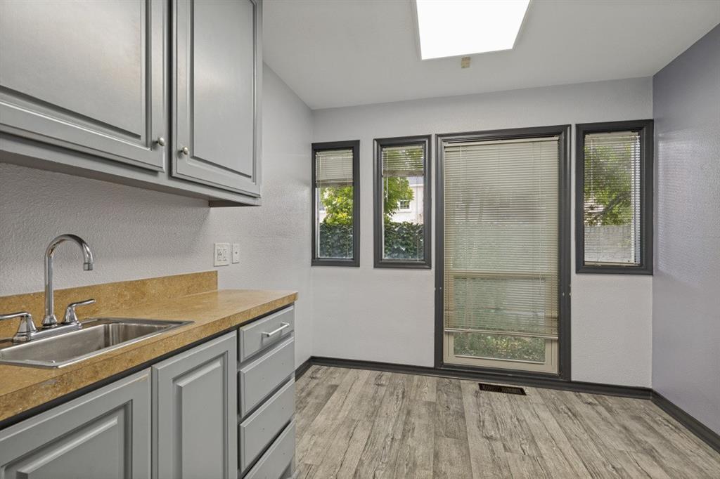 Miller & Stemmons - Commercial Sale