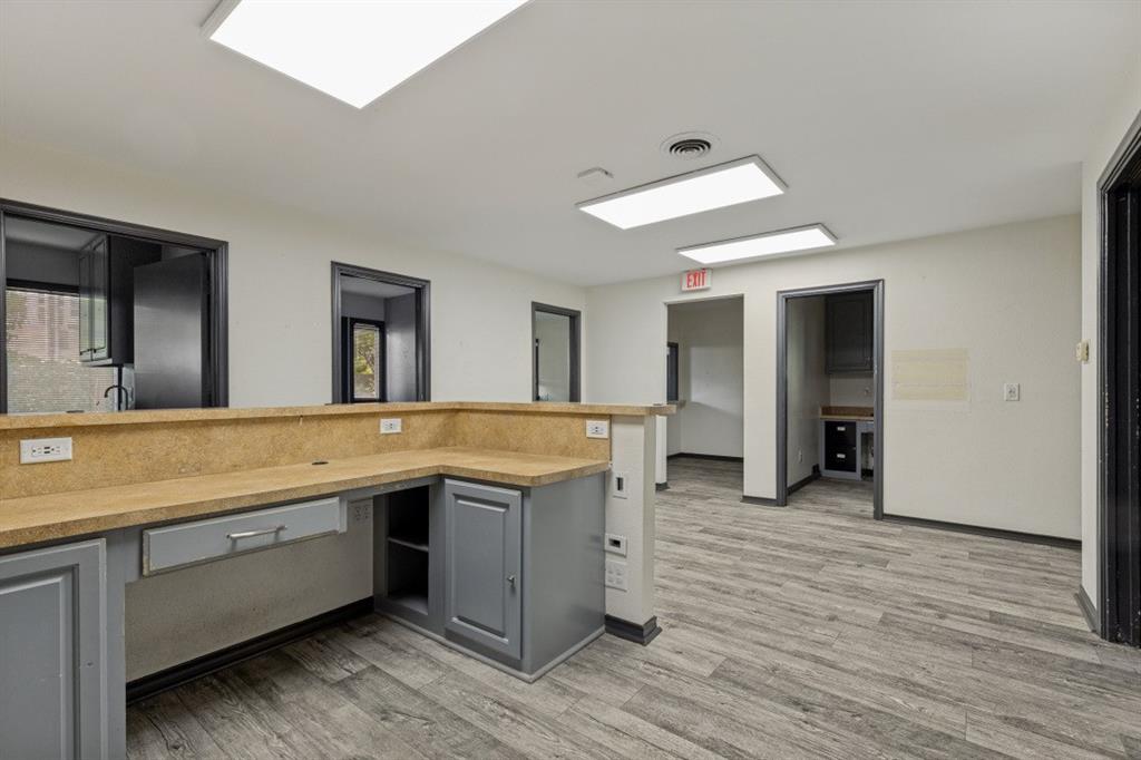 Miller & Stemmons - Commercial Sale