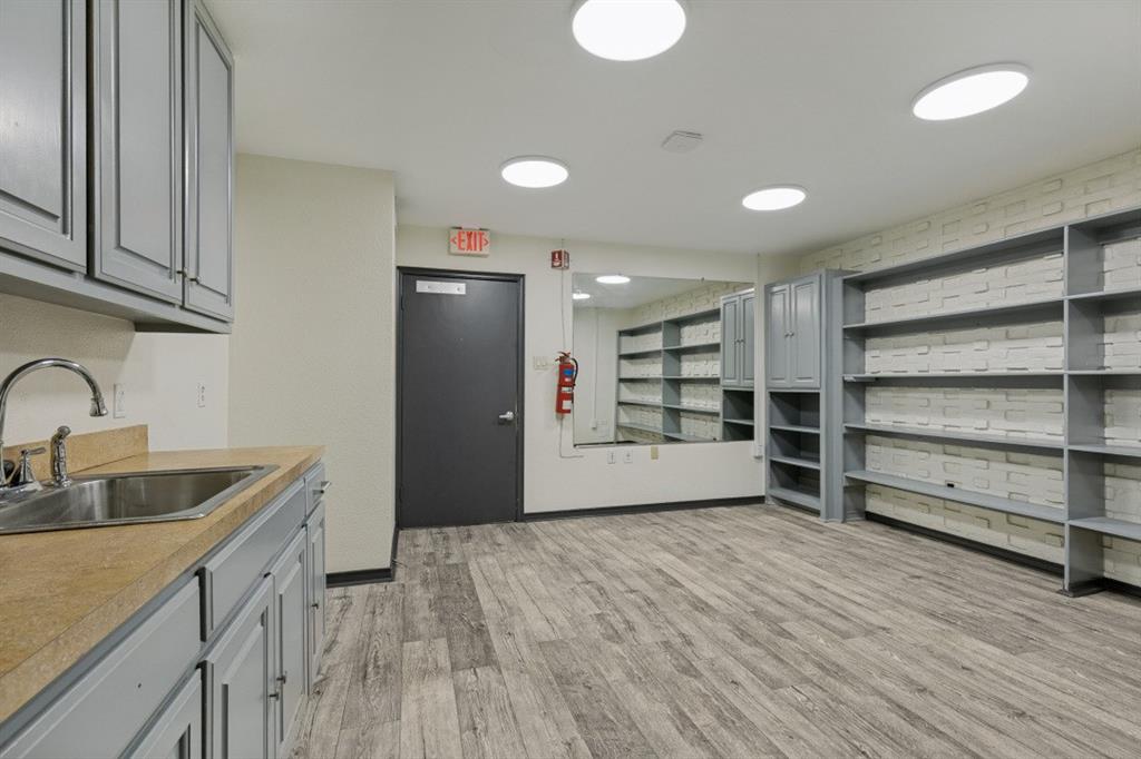 Miller & Stemmons - Commercial Sale