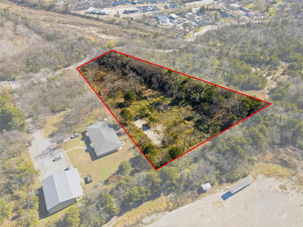 Approximately 2-acre vacant commercial tract located in an established and supply-constrained area of Dallas. The property is zoned LI (Light Industrial), allowing for a wide range of potential industrial and commercial uses (buyer to verify).
Positioned with convenient access to major thoroughfares, the site offers strong proximity to surrounding residential and commercial development, making it well-suited for owner-users, investors, or future business expansion. Limited availability of comparable industrial-zoned land in this submarket enhances long-term value potential.
An excellent opportunity for buyers seeking infill industrial land in a growing Dallas corridor.