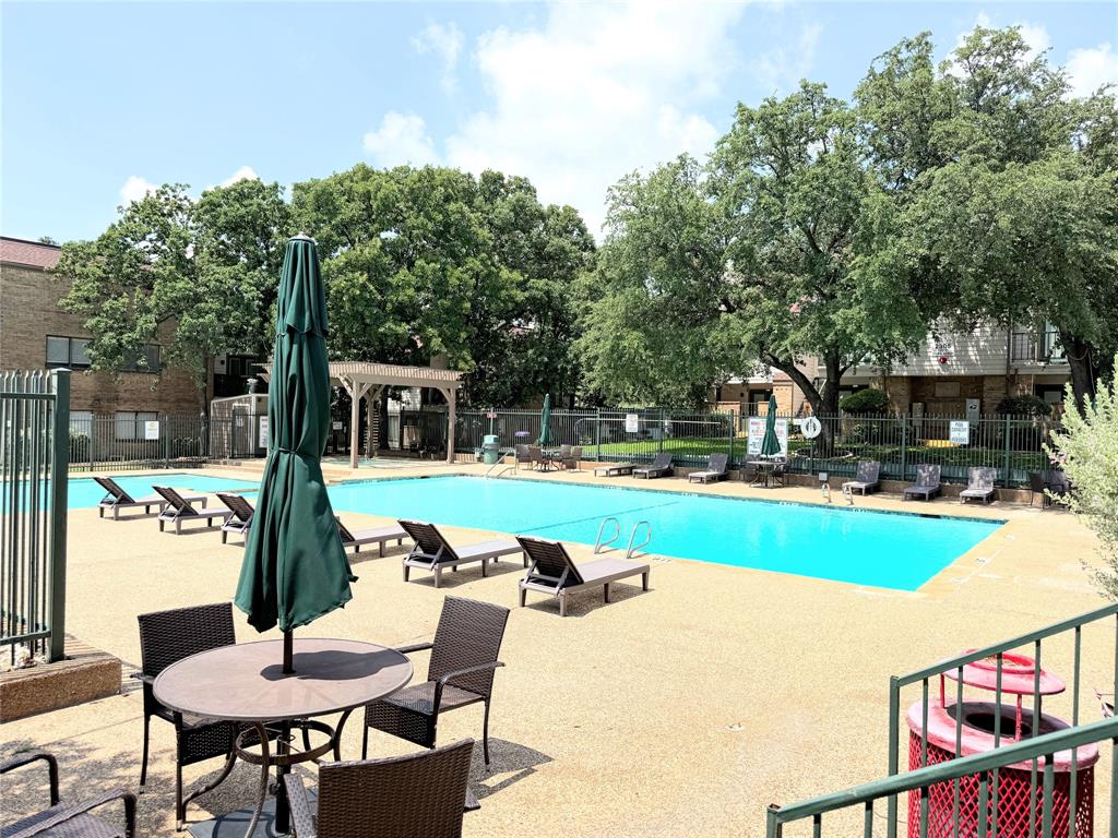 Arlington Oaks Condo - Residential