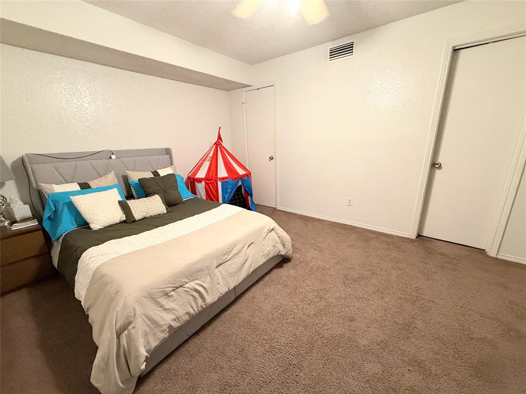 Arlington Oaks Condo - Residential