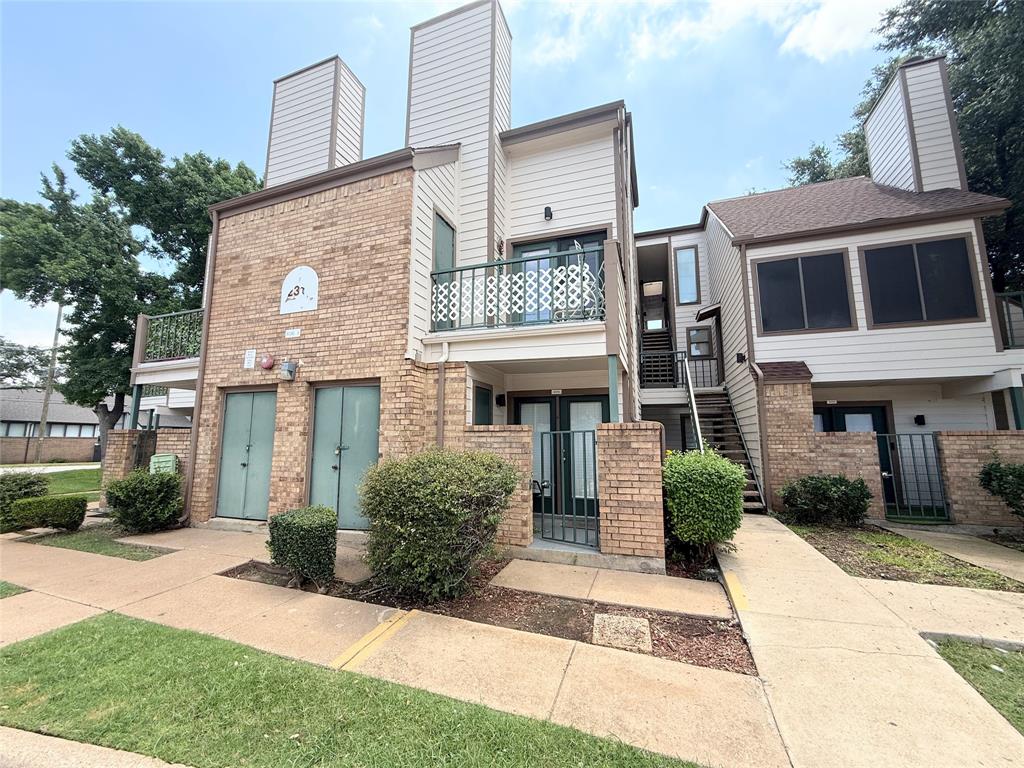 Arlington Oaks Condo - Residential