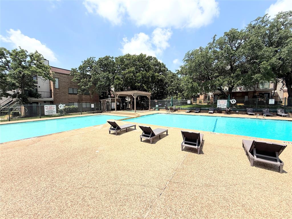 Arlington Oaks Condo - Residential