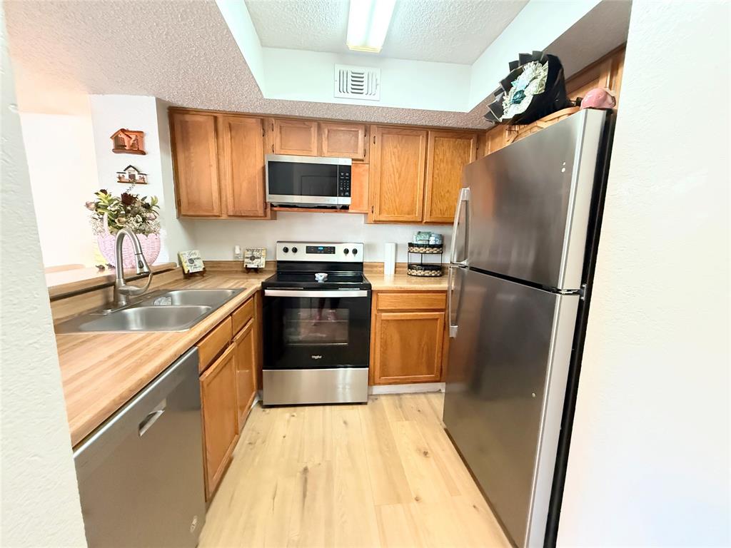 Arlington Oaks Condo - Residential