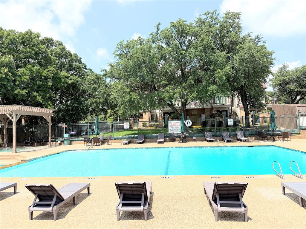 Arlington Oaks Condo - Residential