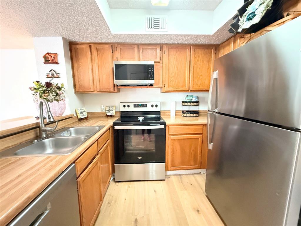 Arlington Oaks Condo - Residential