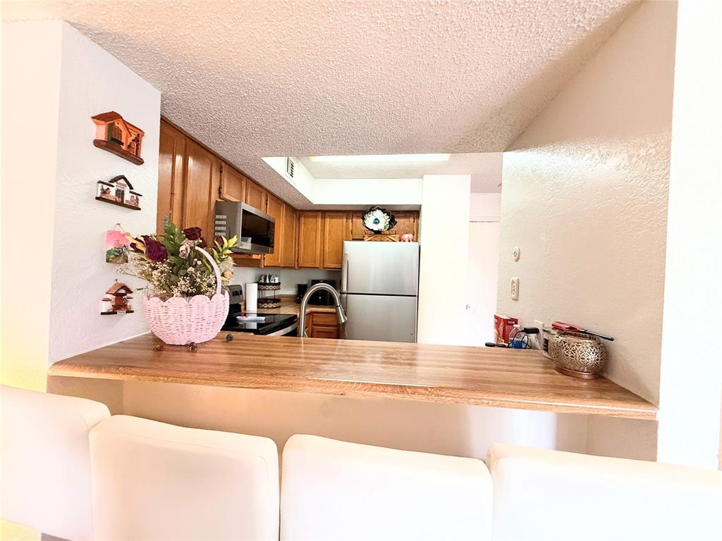 Arlington Oaks Condo - Residential