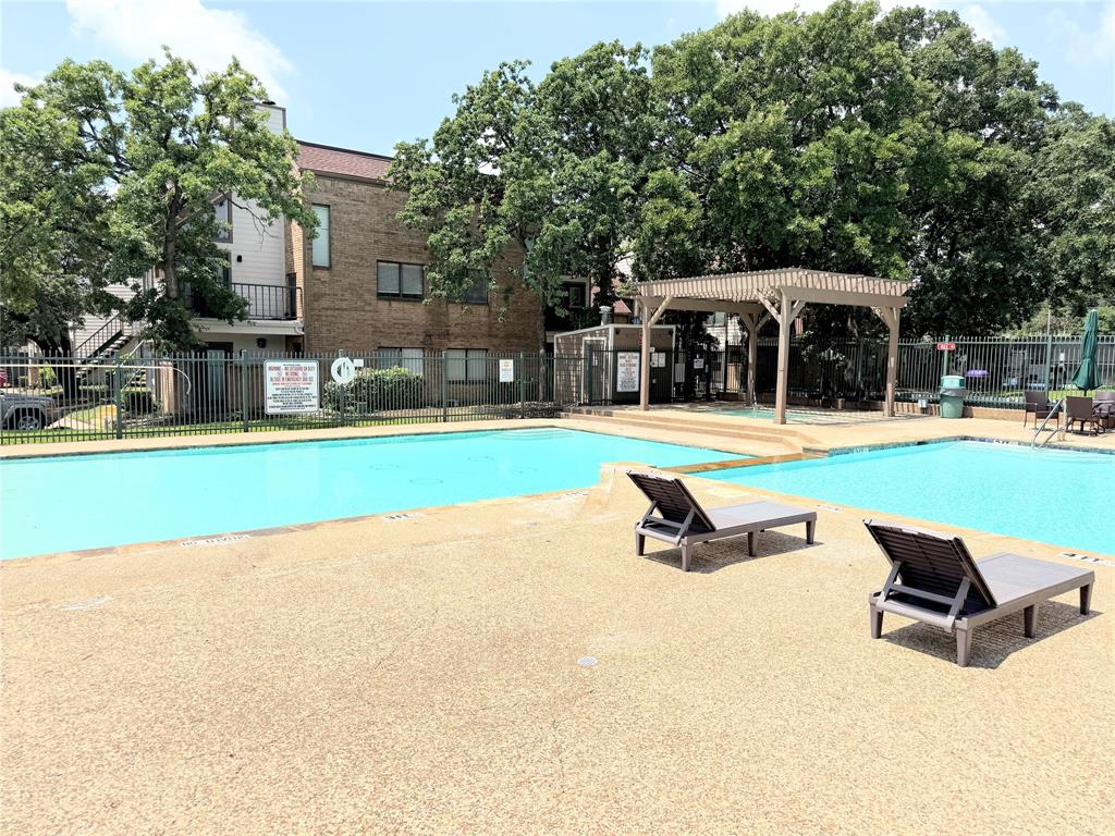 Arlington Oaks Condo - Residential