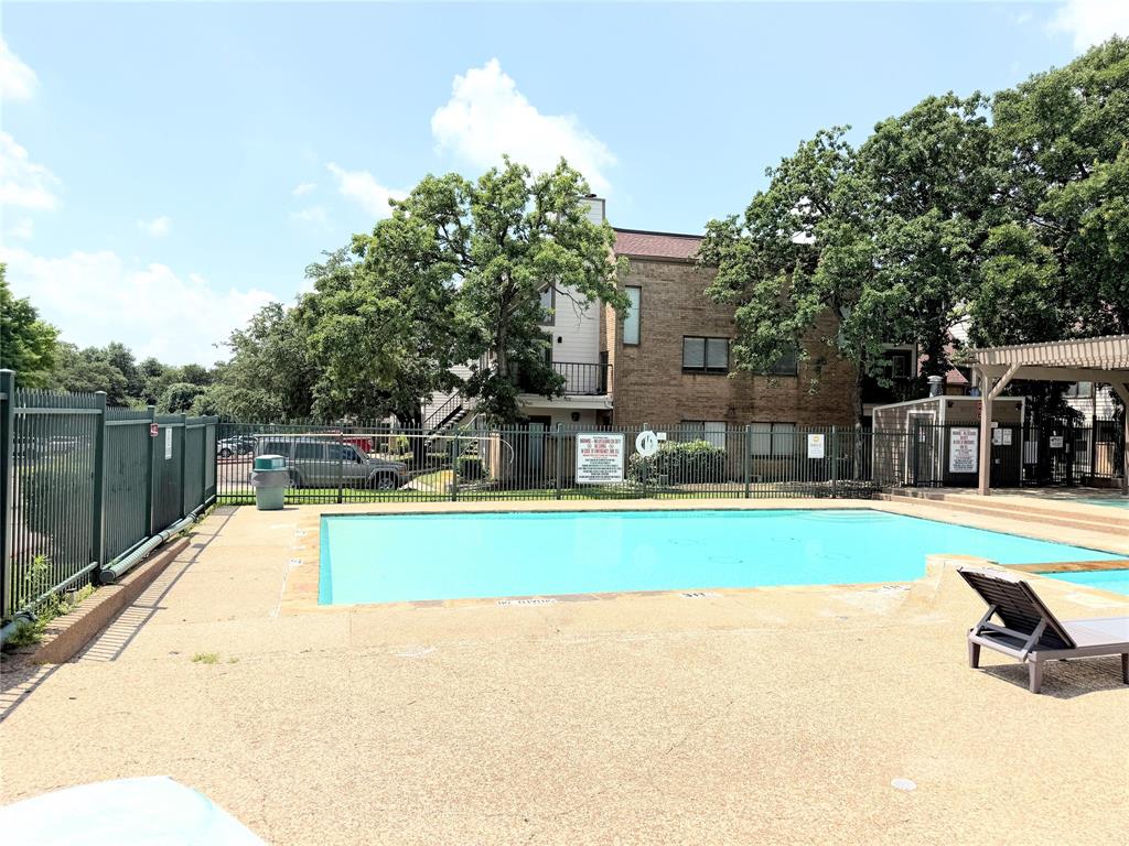 Arlington Oaks Condo - Residential