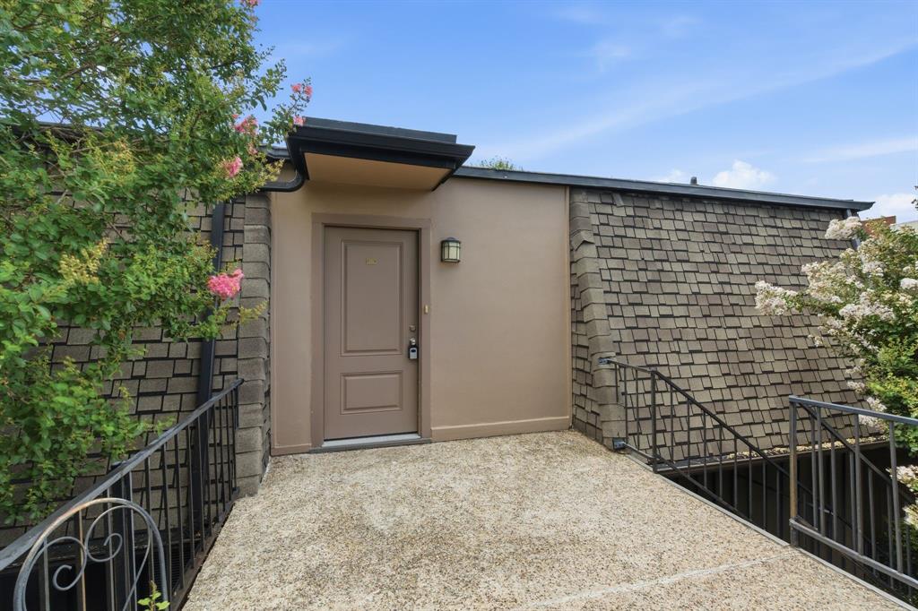 Just moments from the excitement of Uptown, the beauty of the Katy Trail, and some of Dallas' most beloved restaurants and nightlife destinations, this gem offers the rare opportunity to enjoy a lock-and-leave lifestyle without sacrificing charm or convenience.

Cute, chic, and perfectly positioned—this Oak Lawn beauty proves that great things really do come in stylish packages. Don't miss your chance to call this Dallas darling home!