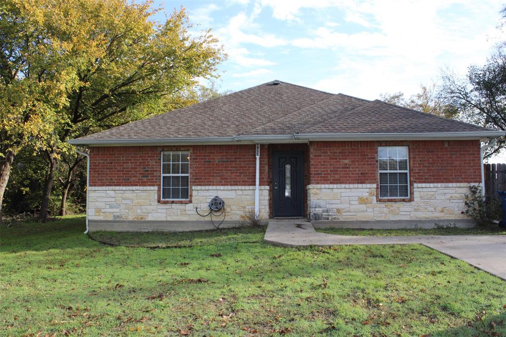 Beautiful 4BR, 2BA Home with Large Backyard - Prime Corsicana Location!

Welcome to your ideal Corsicana home! This spacious 4-bedroom, 2-bathroom gem offers a perfect mix of comfort and convenience. Enjoy generous living spaces, a well-equipped kitchen, and a large backyard. Close to shopping and downtown Corsicana, this residence is your gateway to suburban tranquility with city access. This home features a spacious layout, ideal for families or entertaining. Well-equipped kitchen for effortless meal preparation. Four serene bedrooms with ample natural light. Expansive backyard for outdoor activities and relaxation. This property is in proximity to shopping centers for convenience. Easy access to the vibrant downtown Corsicana scene. THIS HOME IS MOVE IN READY.
Please use the standard Lease Application. Tenant will need their own refrigerator and washer and dryer if desired.