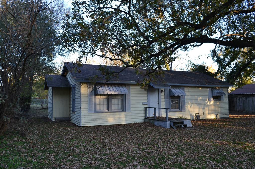 Investors welcome. Property sold As Is. Value is in the lot. Owner will not turn on utilities for inspections since value is in the land. Personal items will not be vacated.

Property has a big nice tree and a chain link and wood fence.