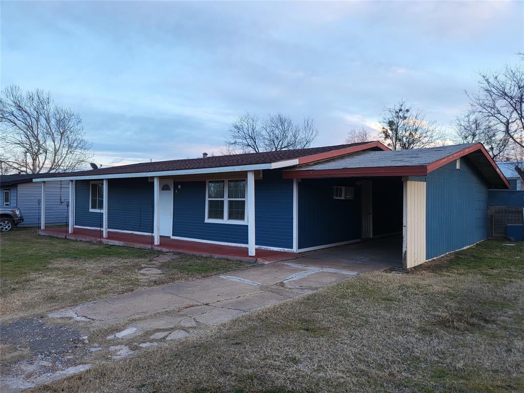 INVESTOR SPECIAL - Perfect find for savvy buyers looking for a quick flip or a turnkey rental.