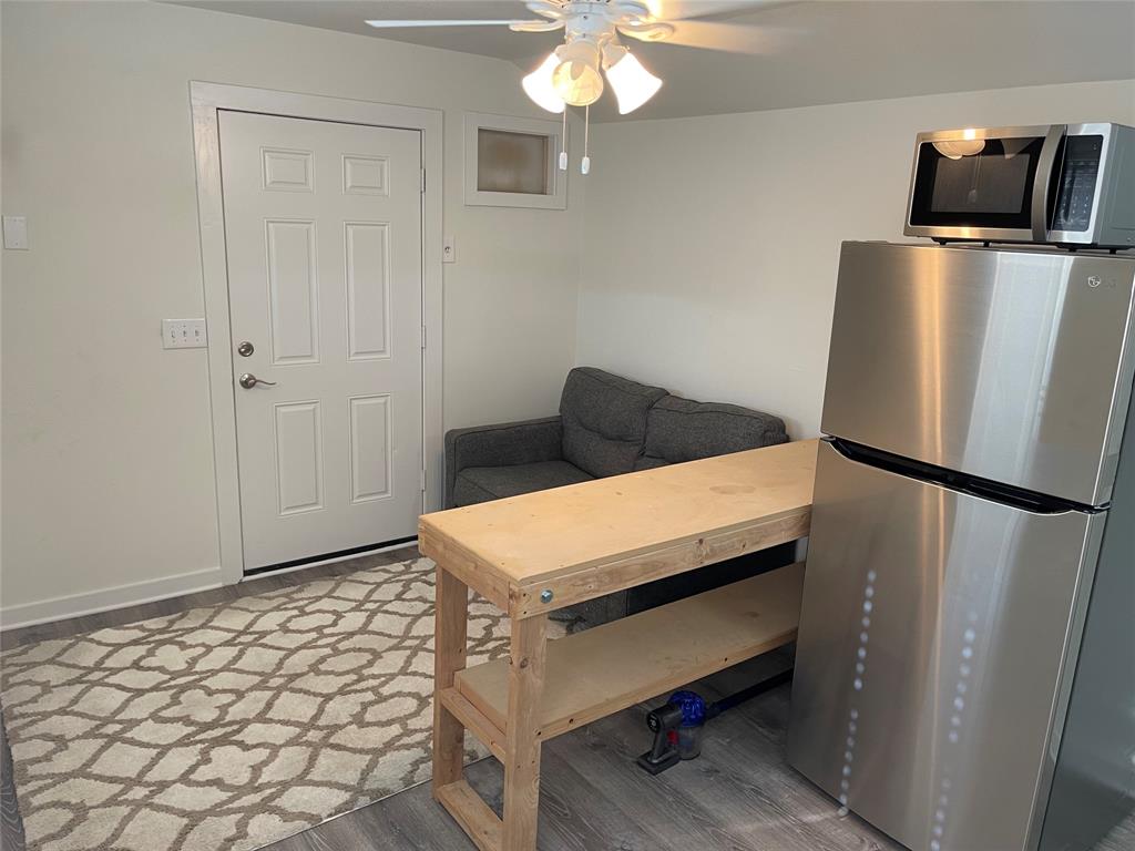 This 1 Bed 1 Bath small Cottage house was recently renovated and is in a Fantastic location. Once a 34 rating 5 star Airbnb now we're looking for a steady renter. The rent is listed at 1,200 with an additional Utility surcharge as utilities are included in rent. $1500 for all bills paid. (The tenant does not have to open any accounts and property is fully ready with utilities.) Located in Westover Hills; one of the best neighborhoods in Fort Worth with direct access from the highway access ramp. You will be located in the center of everything Fort Worth has to offer and you are in a perfect spot to enjoy these benefits while avoiding all the traffic. You will be located 5 Minutes from Downtown Fort Worth, TCU, 7th Street, Westover Shopping center, Magnolia, Central Market, Whole Foods, Ridgmar and many of Fort Worths best restaurants, cafes, bars and Wine Bars. Looking for a steady tenant and 1 year lease (shorter leases available under certain circumstances). No Pets and No Smoking.