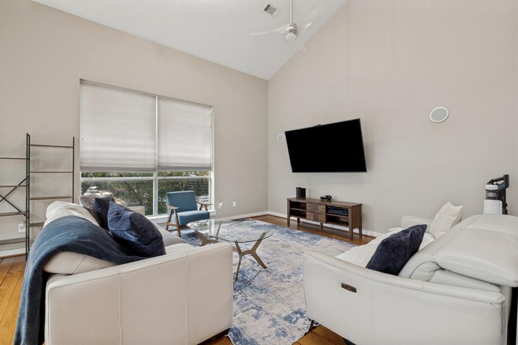Akard Street Twnhms - Residential