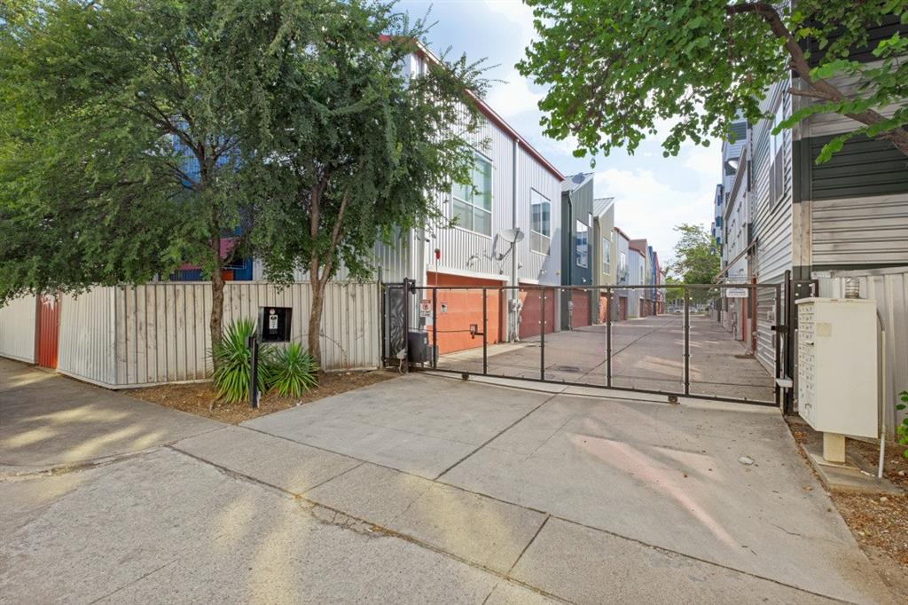 Akard Street Twnhms - Residential