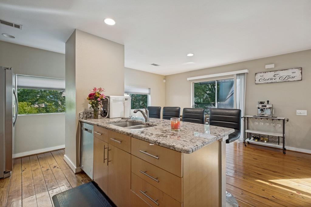 Akard Street Twnhms - Residential