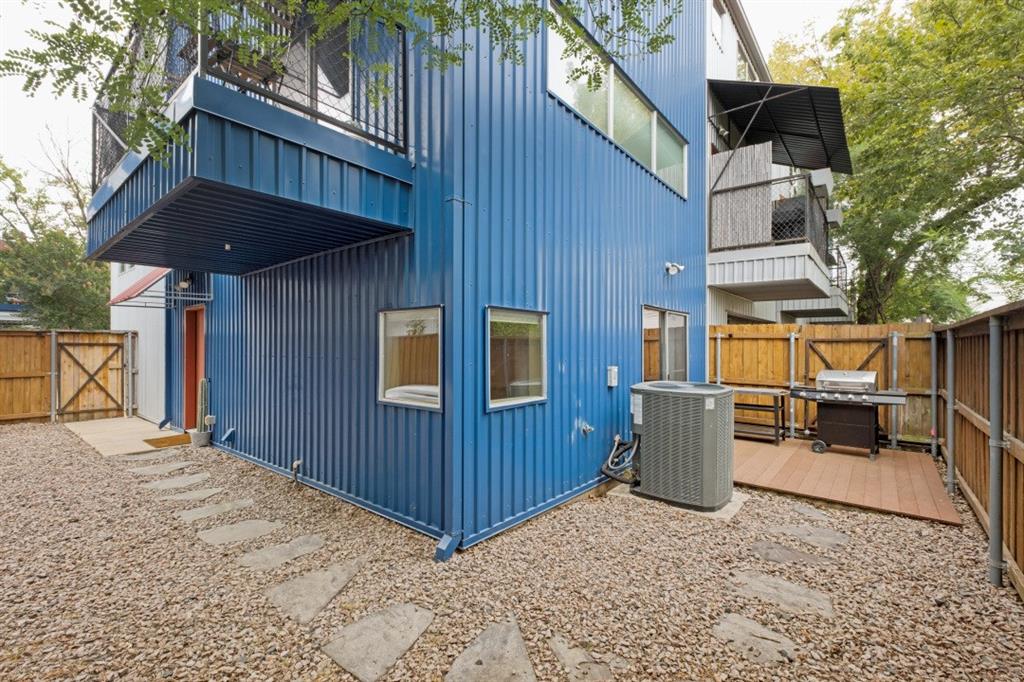 Akard Street Twnhms - Residential