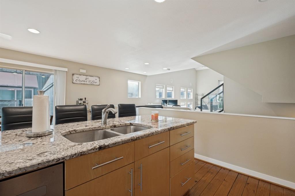 Akard Street Twnhms - Residential