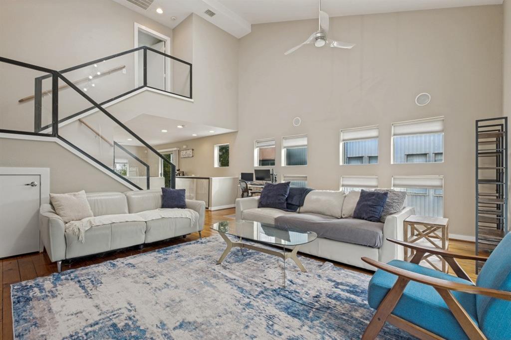 Akard Street Twnhms - Residential